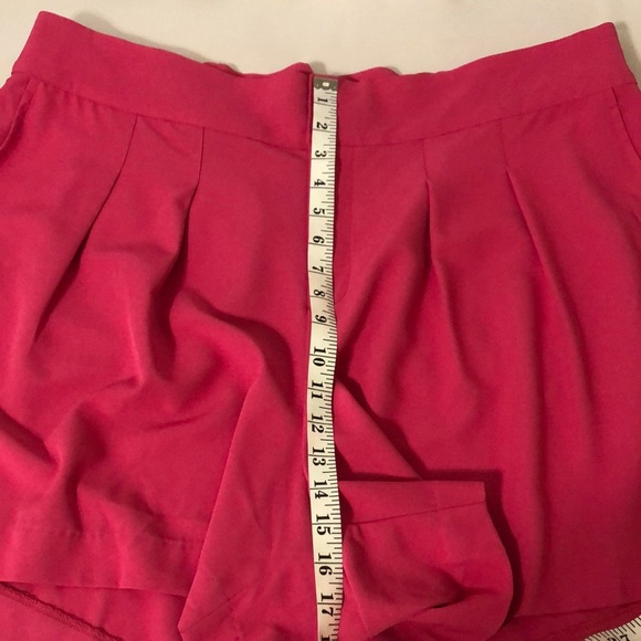 Torrid Women's Pink Peacock Wide Leg Studio Crepe Shorts size 22 - Picture 6 of 9